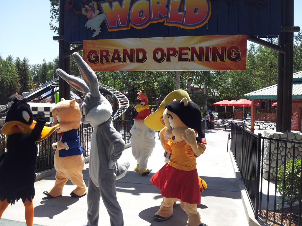 Bugs Bunny World Reopening Day And Magic Mountain Hurricane Harbor Update