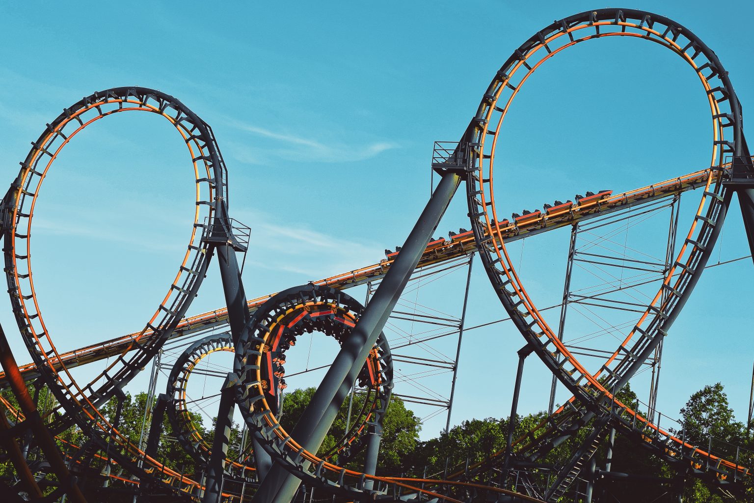 The 5 Best Arrow Loopers - Coaster Kings