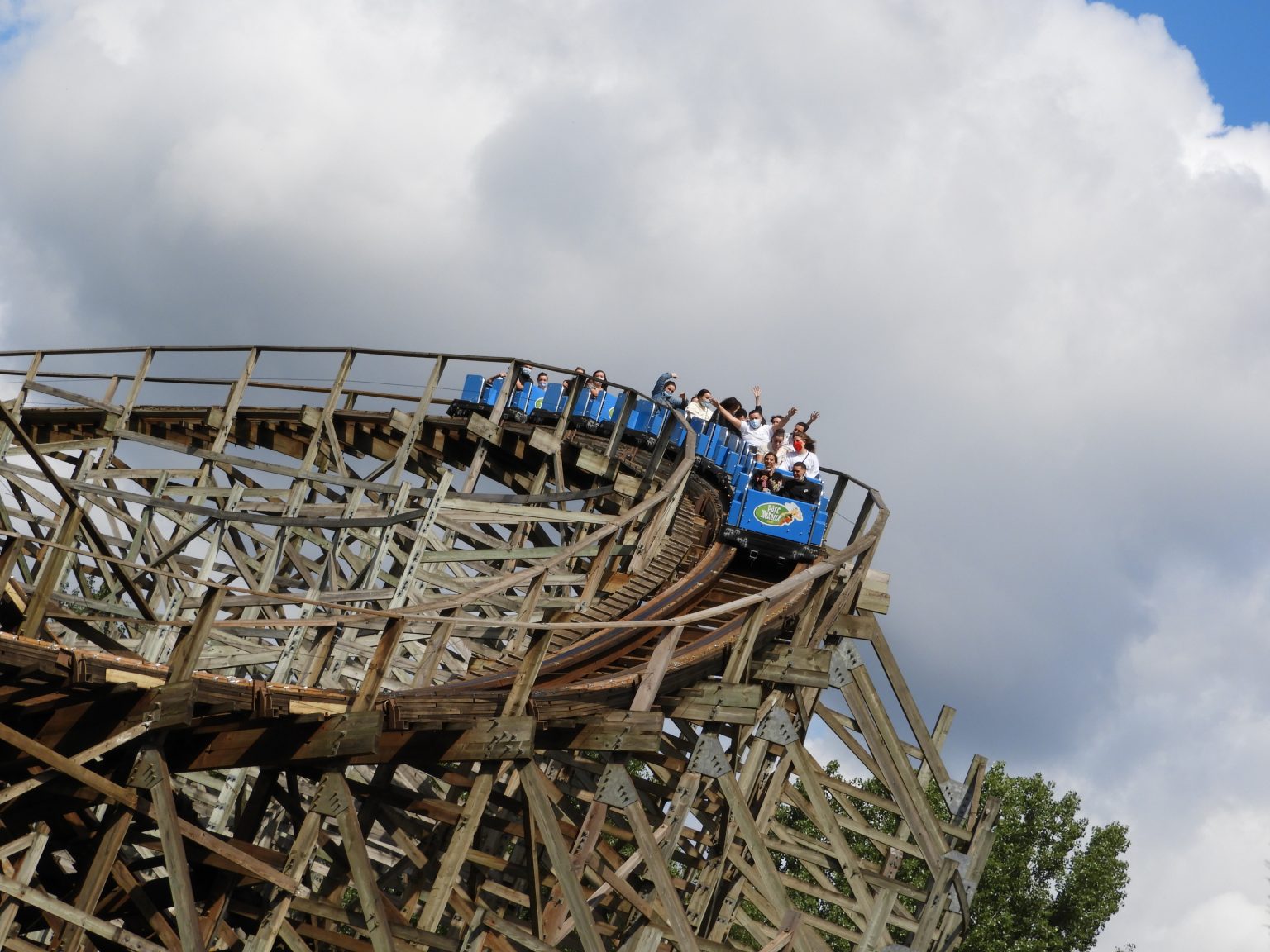 Parc Astérix - Staying at Les Quais de Lutèce Hotel - Coaster Kings