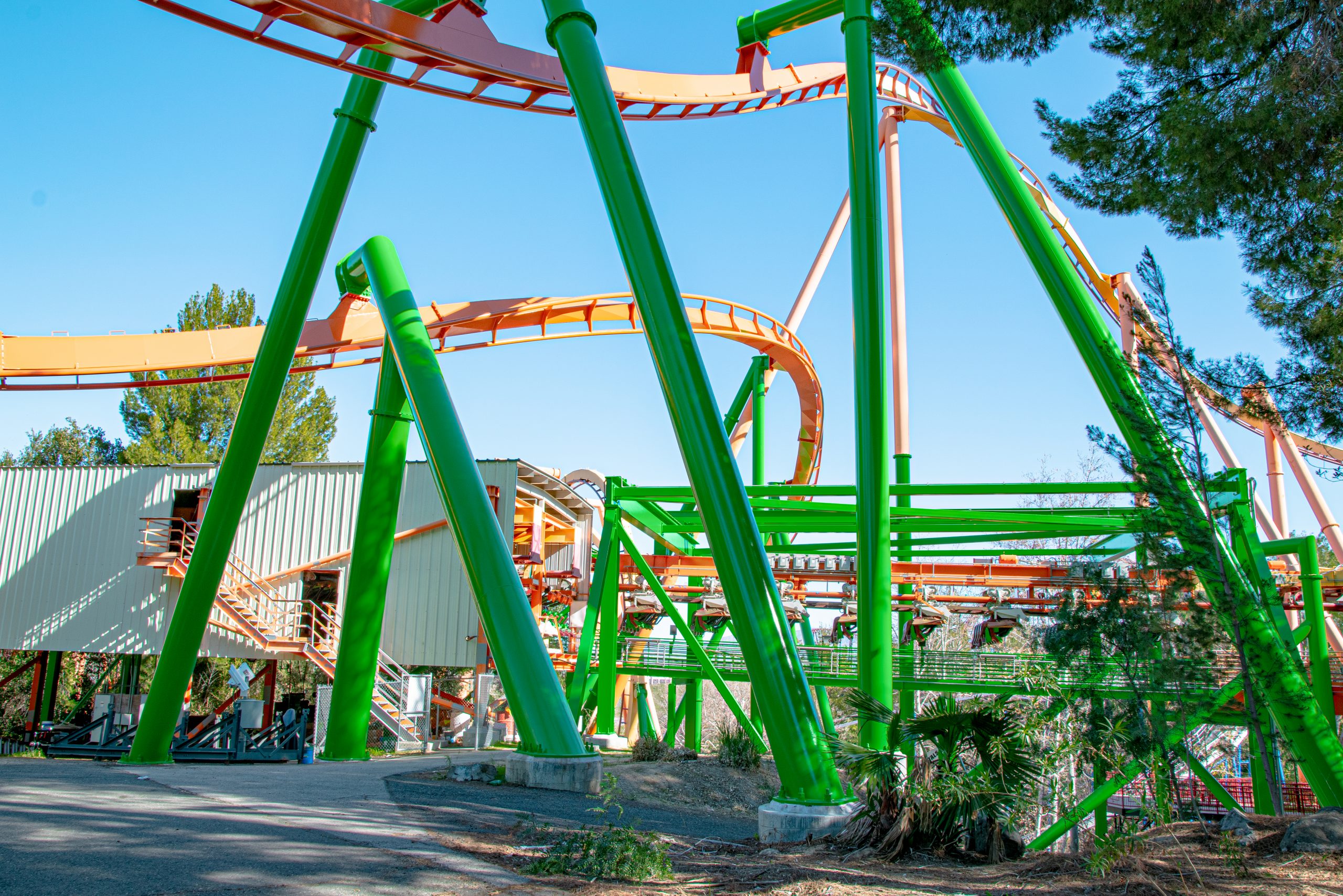 Six Flags Magic Mountain Update - Late January, 2022 - Coaster Kings